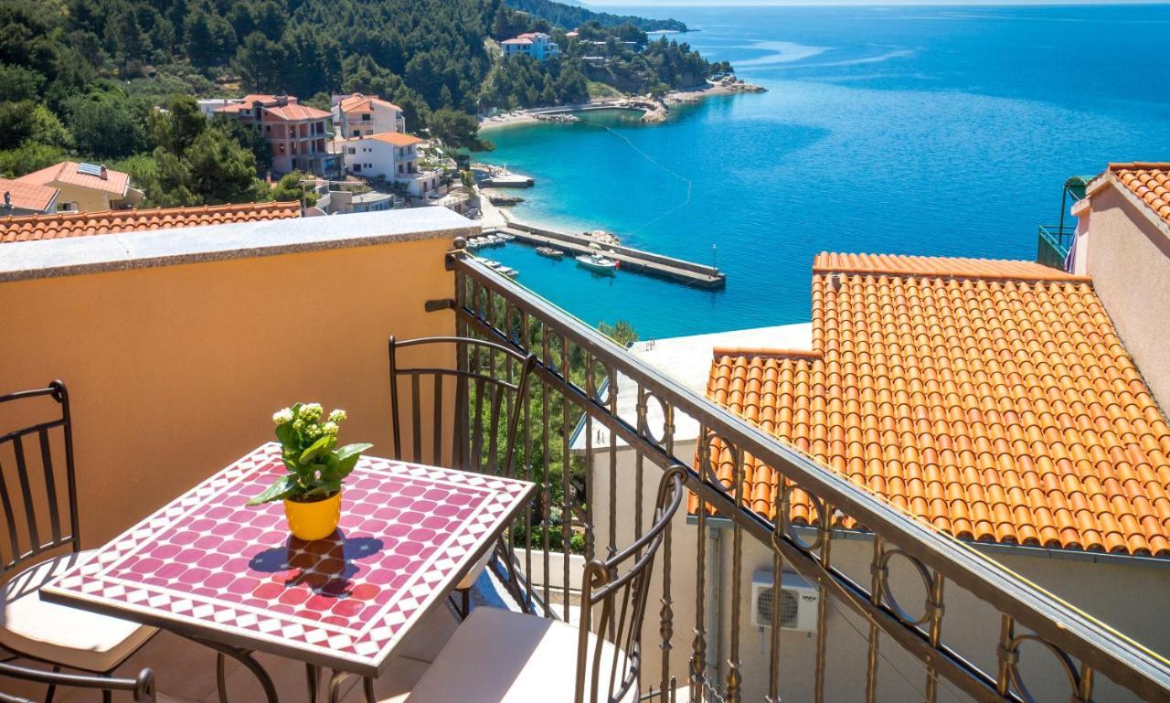 Apartments And Rooms By The Sea Brela, Makarska - 13118 Exterior foto